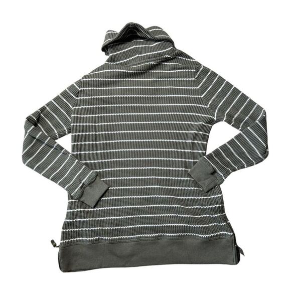 L.L. Bean Thermal Turtle Neck Shirt/Sweatshirt, Women's Large, super soft; Green - Picture 2 of 10